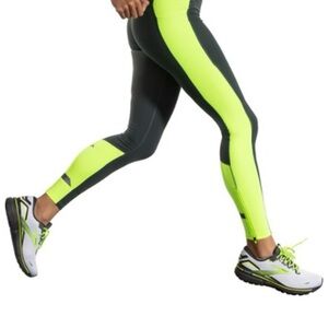 Brooks Run Visible Thermal Running Tights. Pockets & leg zippers